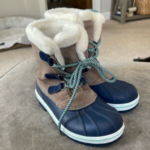 Girls Cat & Jack Winter Boots. Size 4. Worn once.
